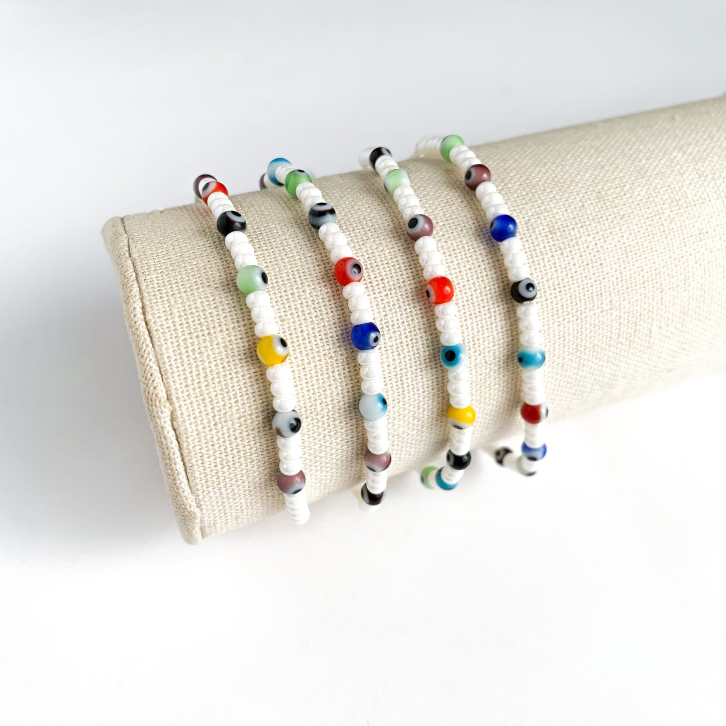 Pulsera ojitos