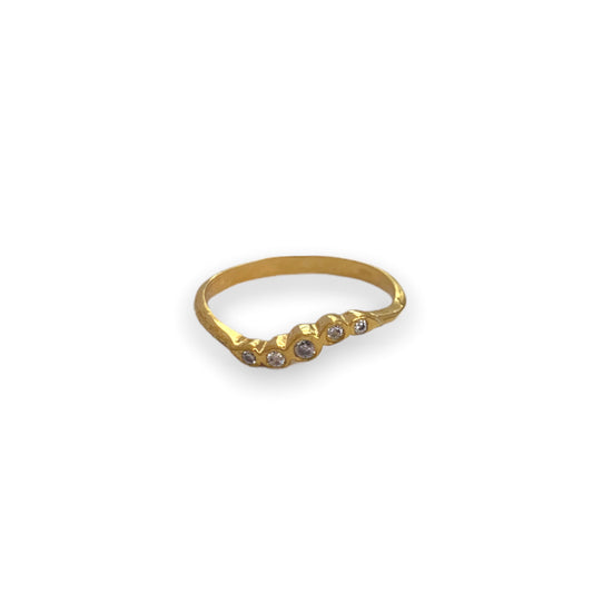 Anillo onda con zirconias